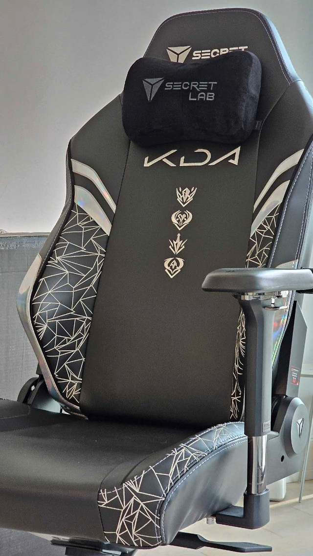 Secret Lab Titan EVO 2022 kda gaming chair in Chairs & Recliners in City of Toronto - Image 2