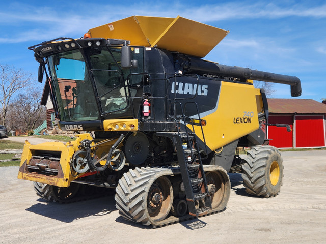 Claas 740tt combine in Farming Equipment in Markham / York Region