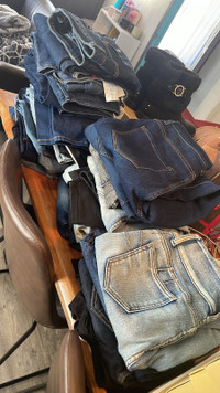 30 paires Jeans femmes Guess, Fasion Nova