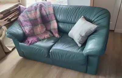 Causeuse en cuir, View more