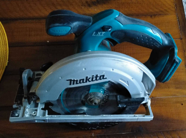 Makita 18V LXT Cordless Circular Saw Lithium Ion BSS611 in Power Tools in City of Toronto