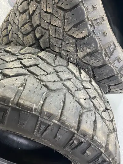Pneus LT275/65R18 GOODYEAR WRANGLER DURATRAC voir photos $250 SVP CASH SEULEMENT