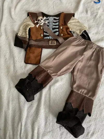 Costume pirate, View more