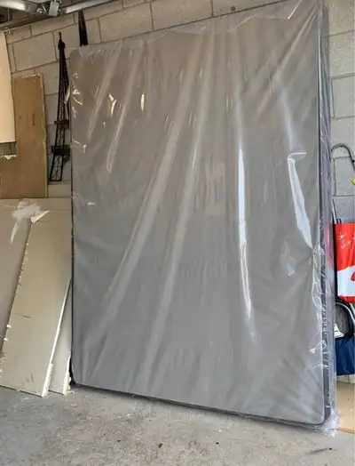 Queen box spring New - Queen sommier neuf, View more