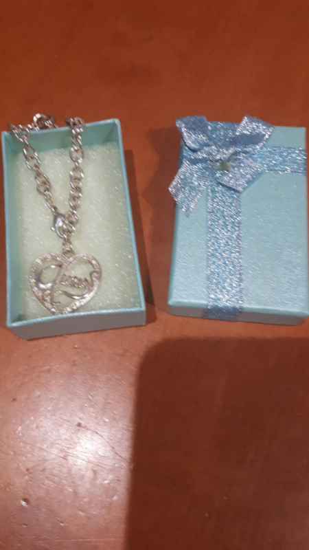 VALENTINE GIFTS - BRAND NEW BRACKLETS NEVER WORN in Jewellery & Watches in Trenton - Image 2