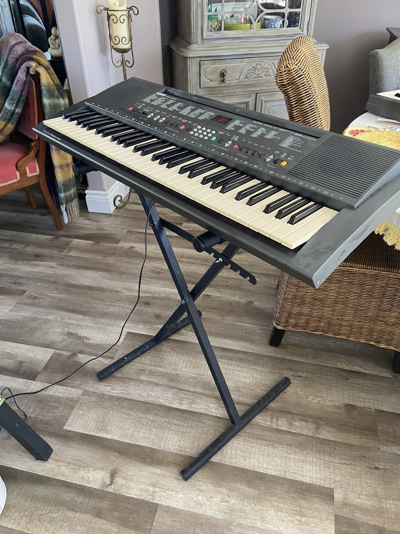 Yamaha Keybord PSR300 (W/STAND) Pianos & Keyboards City of Halifax