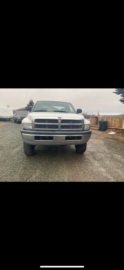 2002 dodge ram 2500 for sale excellent shape truck came from Out west (BC) 200,000kms Great work tru...