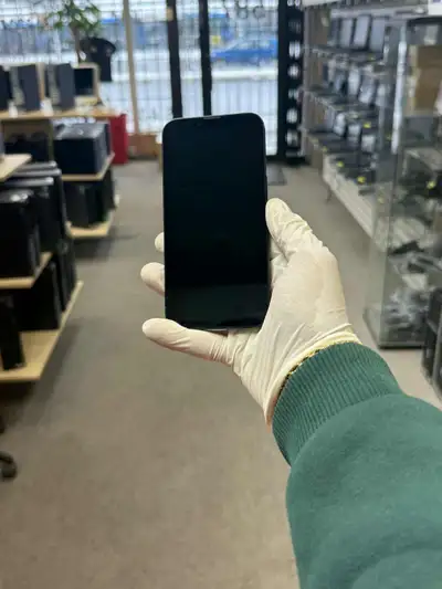 iPhone 13 usagé à vendre Téléphone en excellent état, rapide et fluide. Idéal pour une utilisation q...