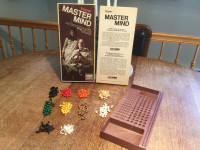 Planche en bois faite à la main Mastermind, jeu familial en bois, jeu  écologique en bois, jeu en bois vintage, jeu Master Mind, jeu pour tous, jeu  de stratégie -  Canada