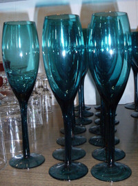 Aqua / Teal Color CHAMPAGNE GLASSESS - 15 pieces. Like New