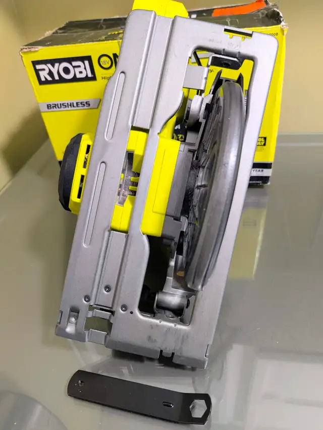 RYOBI PBLCS300B Cordless Circular Saw (Tool-Only) in Power Tools in Oakville / Halton Region - Image 6