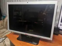 EXCELLENT DELL 22 INCH COMPUTER MONITOR WITH BUILT IN CAMERA 