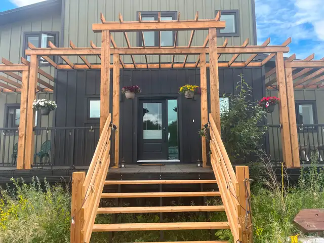 SARILIA ESTATES RIVER FRONT HOME632357299543051213