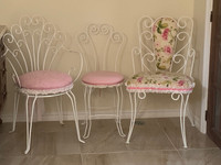 Magnifiques chaises antique pour décoration ou meuble coiffeuse.