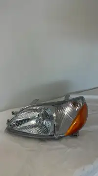 2000-2002 Toyota Echo Headlight