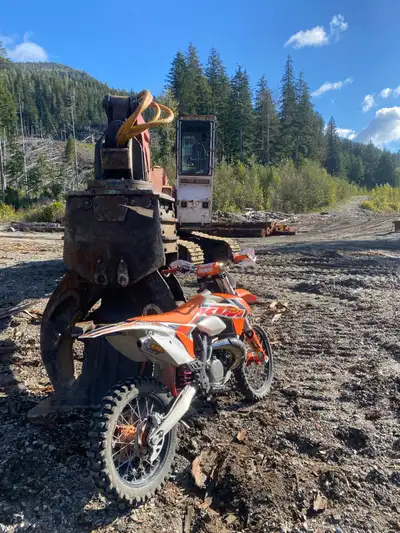 2013 ktm 300 Xc for sale it comes with a fresh set of brake pads the original seat cover and an extr...