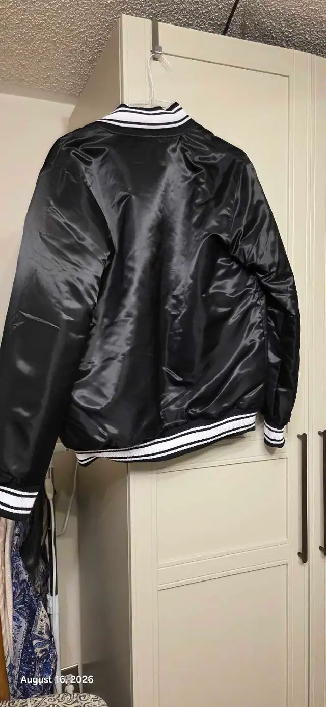 Starter Toronto Raptors 2019 NBA Champions Jacket in Men's in Markham / York Region - Image 4