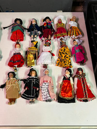 (POUPEES DU MONDE) VINTAGE DOLLS OF THE WORLD A NEW LOOK AT
