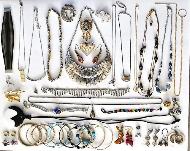 10 COSTUME JEWELLERY BAGS in Jewellery & Watches in Ottawa - Image 7