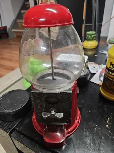I'm selling a 9 inch vintage 1980's Jelly Belly /gumball machine that's sure to bring a touch of ret...