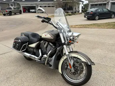 Selling a 2014 Victory Cross Roads Classic with only 17,000 km. Excellent condition, VIN verified Cl...
