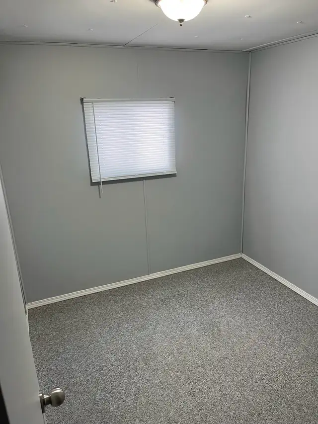 Small Mobile Home Acreage 1 minute from Swift Current! in Long Term Rentals in Swift Current - Image 7