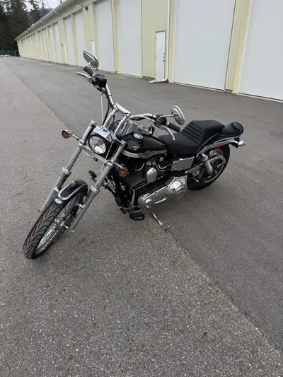 Selling a 2003 Harley-Davidson Dyna Wide Glide 100th Anniversary Edition. This is a great-looking cl...