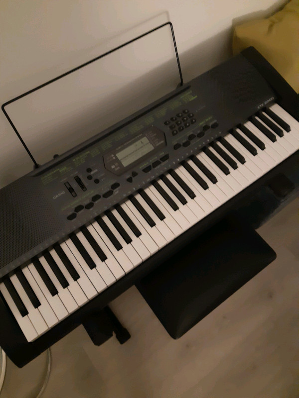 Casio CTK2000 electric piano keyboard with weighted keys Pianos