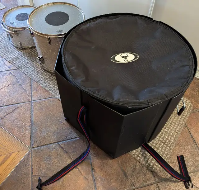 Gretsch USA custom 3pc Drum Kit - 2005 - w/ hardshell cases in Drums & Percussion in Ottawa - Image 8