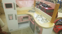 Kidscraft play kitchen