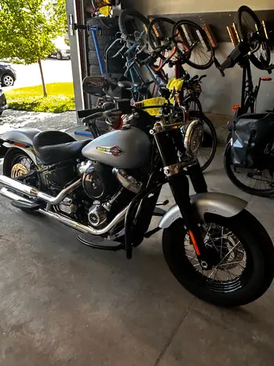 2020 Softail Slim in mint condition, 7500km from Henday commute to work only. Spent over $27000. Acc...