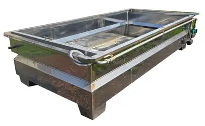 Bonjour!... J'aide mon Frère a vendre son réservoir en Stainless Steel.. 76 cm de Hauteur par 162 cm...