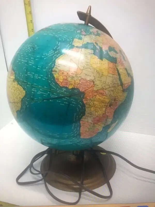 VINTAGE LIGHT UP METAL WORLD GLOBE - GEORGE F CRAM COMPANY in Arts & Collectibles in Mississauga / Peel Region - Image 4