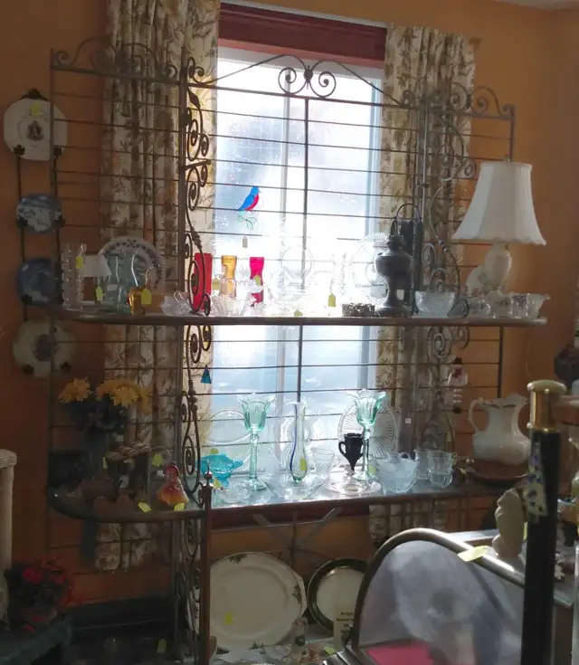 Lg Antique French Baker's Rack - Iron & Brass w Glass Shalves in Bookcases & Shelving Units in Oshawa / Durham Region - Image 3