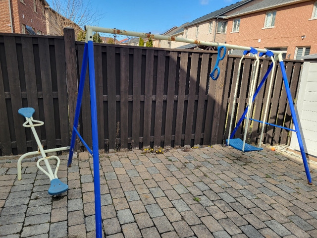 Children's swing in Other in Mississauga / Peel Region - Image 2