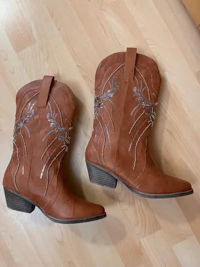 Brand NEW — Women Size 9.5 Cowboy Western Style Boots , View more
