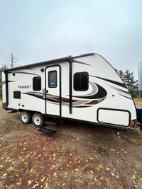 For sale by owner 2018 keystone passport 199L camper trailer 