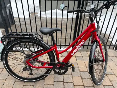 vélo électrique de marque vélec, modele citi 500 ,de grandeur small , particularité :vélo léger (seu...