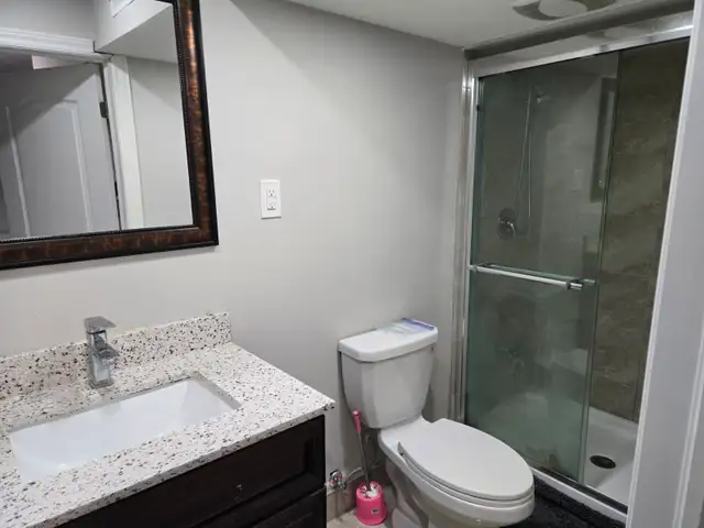 Room for rent 5 min from UFT Scarborough in Room Rentals & Roommates in City of Toronto - Image 3