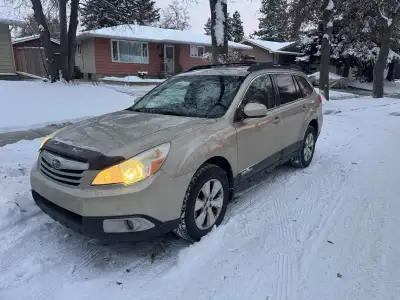 2010 Subaru outback - 351,000km - heated seats - sun roof - powered seats - all weed drive - 3.6litr...