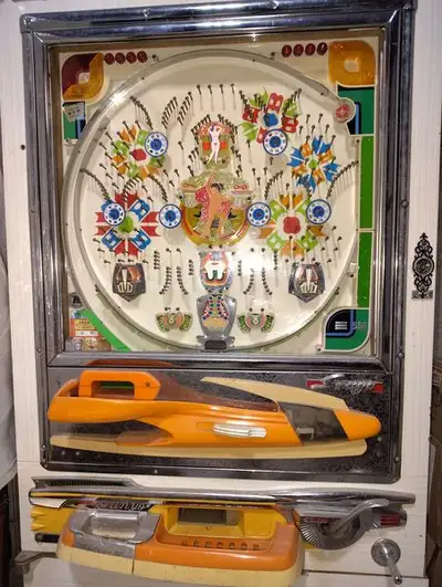 Machine a boules Pachinko (murale) de marque Sanyo, fait fureur au Japon. VINTAGE, avec sonnerie et...