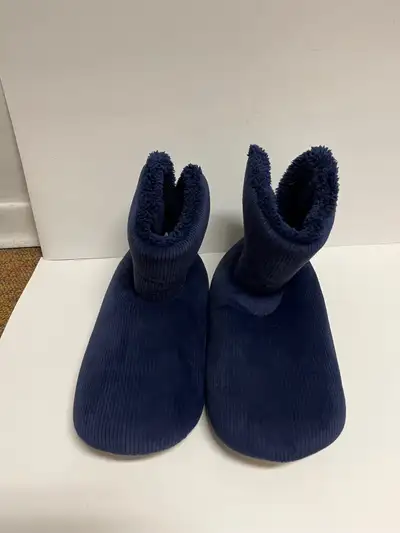 Uniqlo ROOM SHOES 6-7, View more