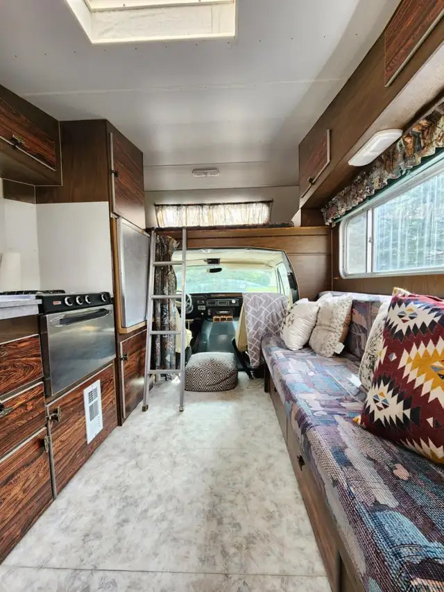 1974 DODGE SPORTSMEN MOTORHOME in RVs & Motorhomes in Fort McMurray - Image 5
