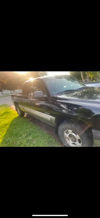 2001 Chevy 1500 ext cab 5.3 auto needs brake work lots spent on truck. Will need 1500 or less to put...