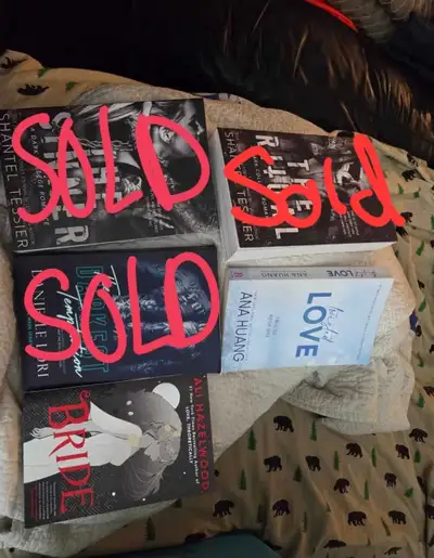 popular booktok dark romance & romance books, View more