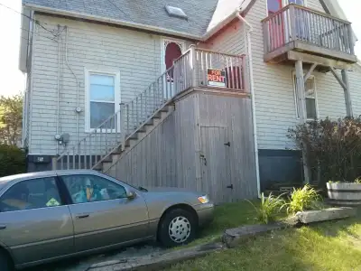 Quaint 1 Bedroom Apartment in Old Dartmouth One bedroom apartment in upper level of owner occupied h...