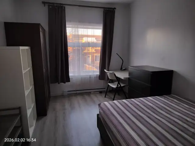 Nice room,  One min to metro Monk, All included, For female only