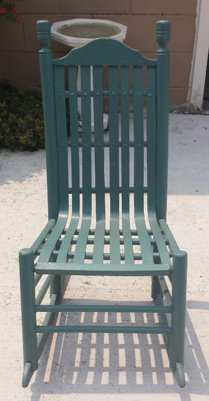 Antique Solid Wood Bentwood Hickory Slat Nursing Rocker in Chairs & Recliners in Windsor Region