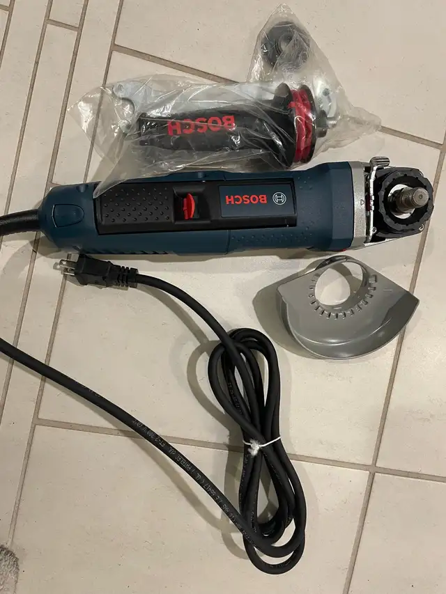 bosch angle grinder brand new gws10-45pd in Power Tools in Hamilton - Image 2