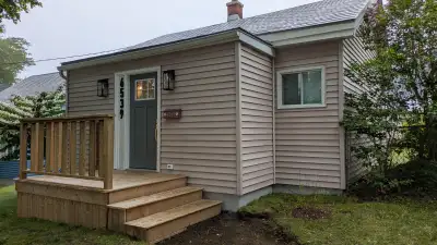 Welcome 6539 Roslyn rd, Halifax 2 Beds + Den, 1.5 Baths - Private house + detached garage with a fen...